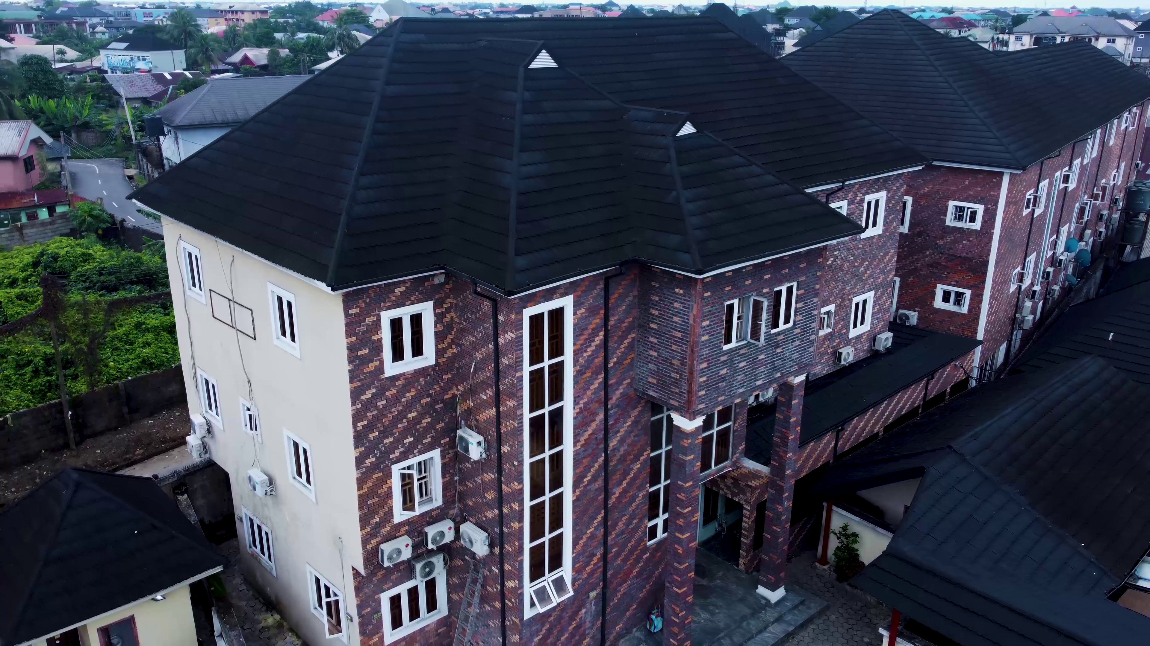 POSH SUITES HOTEL