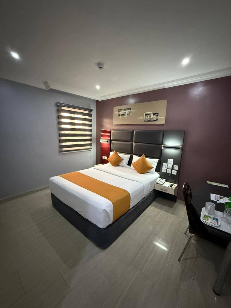 THE EDGE HOTEL