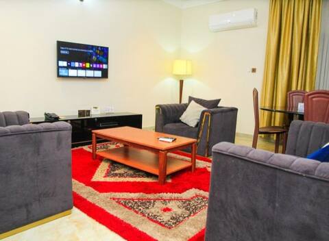 EXECUTIVE SUITE