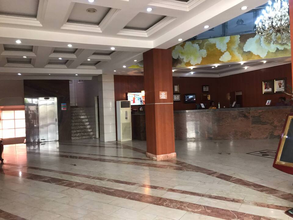 NEWTON PARK HOTEL