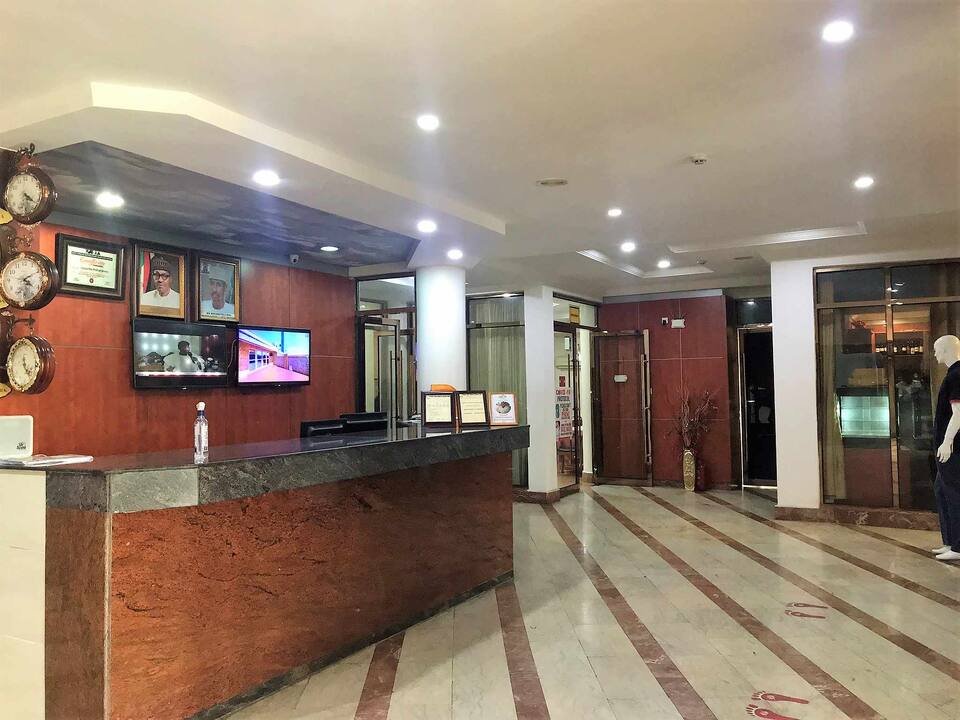 NEWTON PARK HOTEL