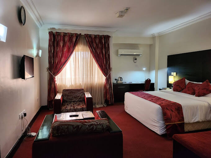 REIZ CONTINENTIAL HOTEL
