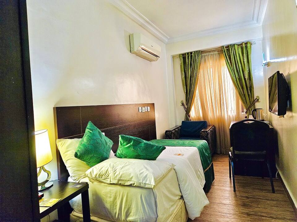 REIZ CONTINENTIAL HOTEL
