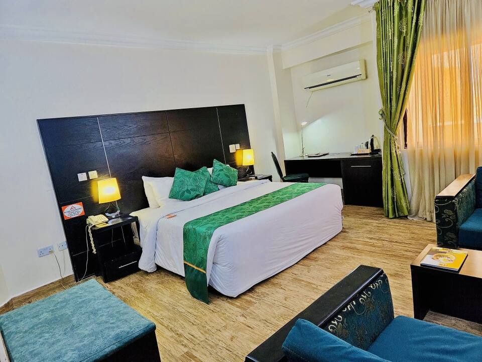 REIZ CONTINENTIAL HOTEL