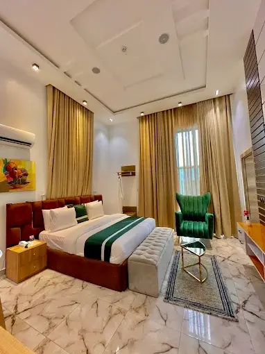 LISA SUITE